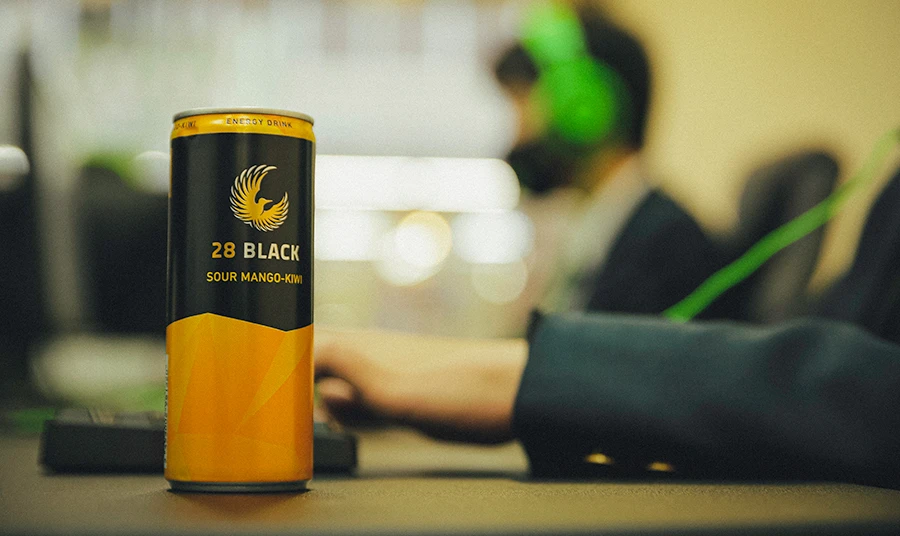 eSportsにも静かなるエナジィを。他人との勝負と同じくらい、自分への挑戦がキモチイイ。28 BLACK サワーマンゴーキウイ